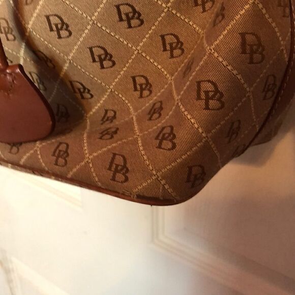 Large Dooney & Bourke shoulder bag. - Picture 8 of 11